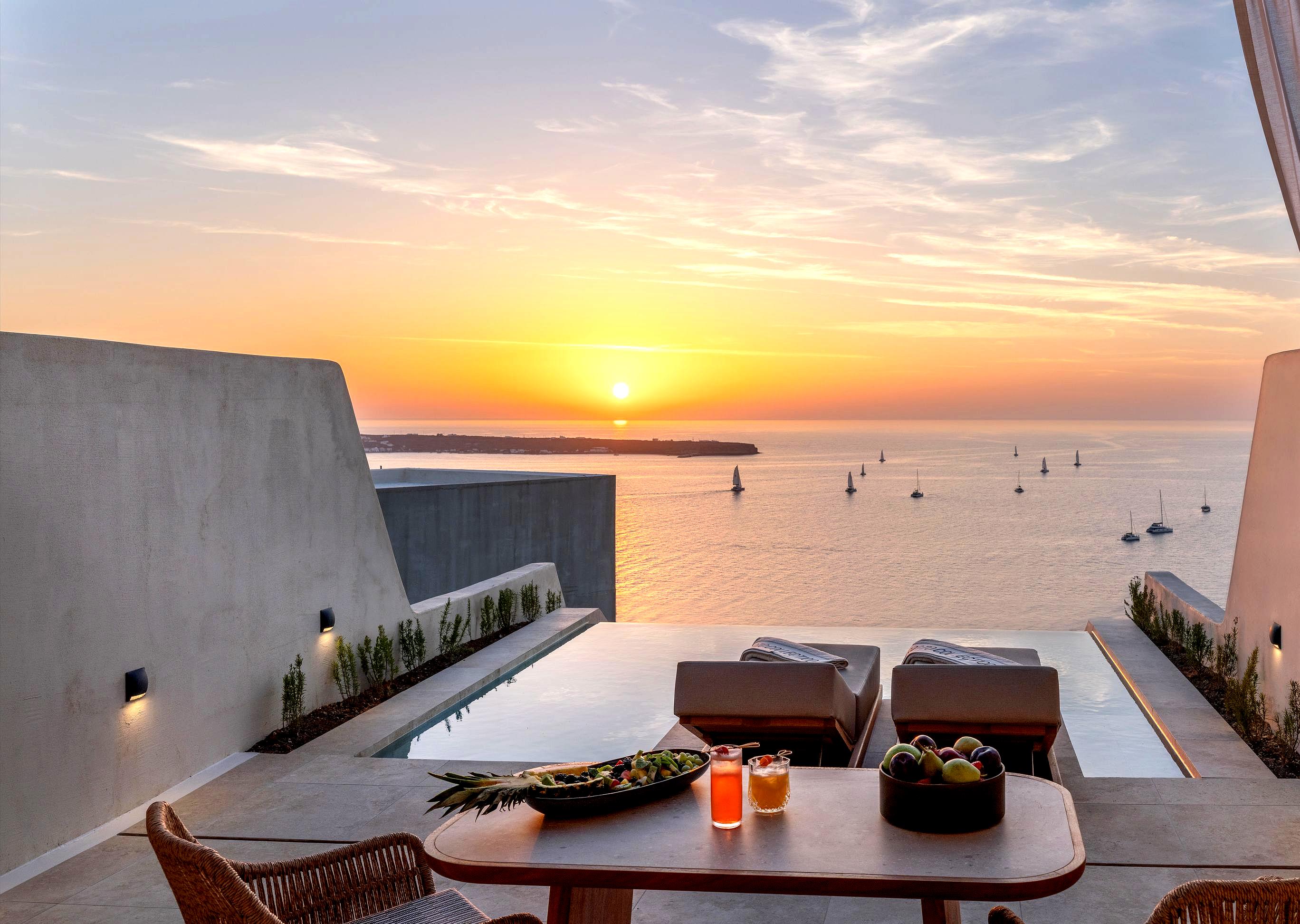 Santo Mine Oia Suites